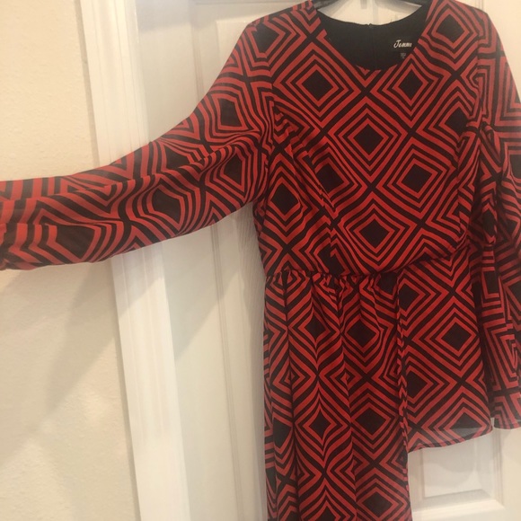 Red and black high low blouse - Picture 2 of 7